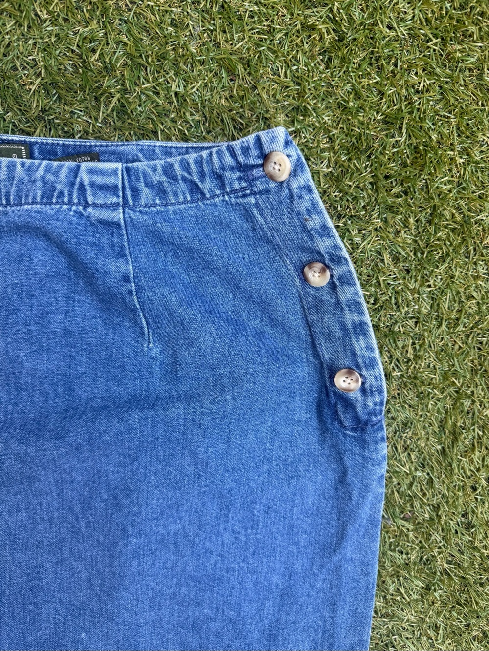 VTG Eddie Bauer - Classic Blue Denim Midi Skirt - 8P Button w/ Side Slit - Picture 3 of 6